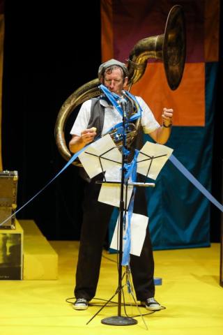 Doug Berky performing the "No Show"