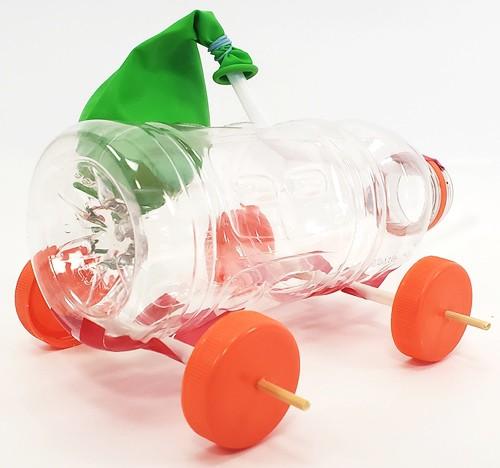 Image of a balloon car made out of a bottle